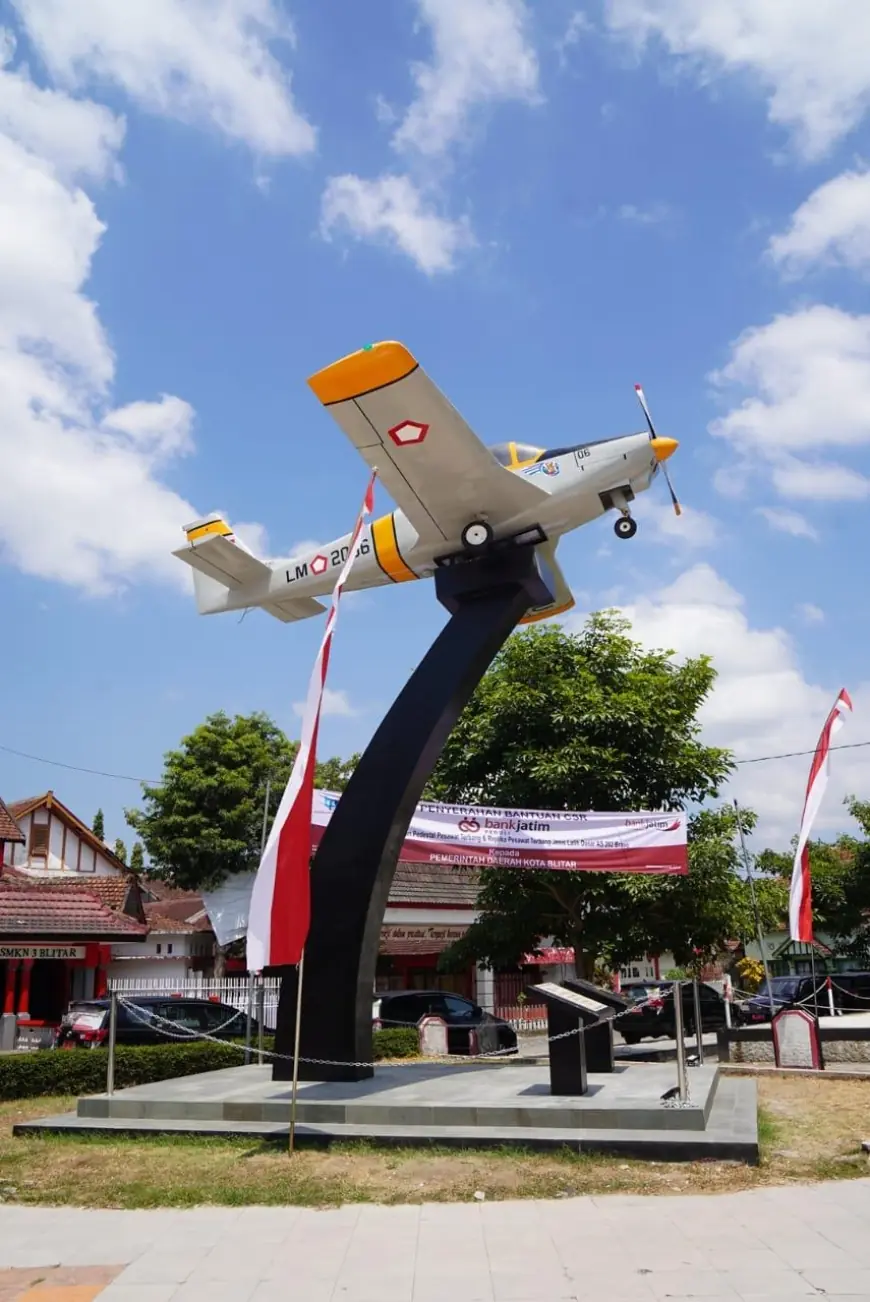 Replika Pesawat Terbang dan Pedestal Museum PETA CSR Bank Jatim Tambah Daya Tarik Wisata Kota Blitar