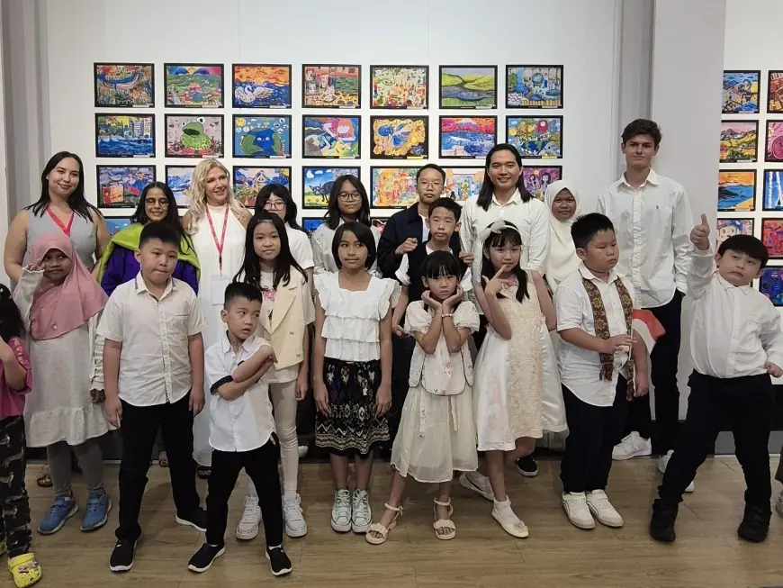 Murid Lotus Art Courses Unjuk Kebolehan di Pameran Internasional 'We Are the World'