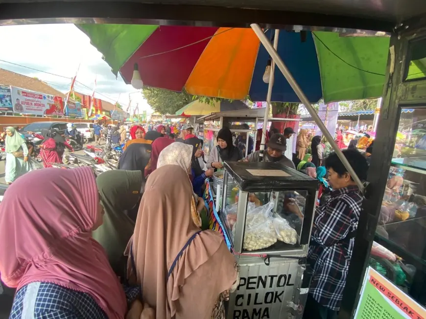 Berkah Deklarasi Gus Fawait-Djoko, Pedagang UMKM di Jember Banjir Pembeli