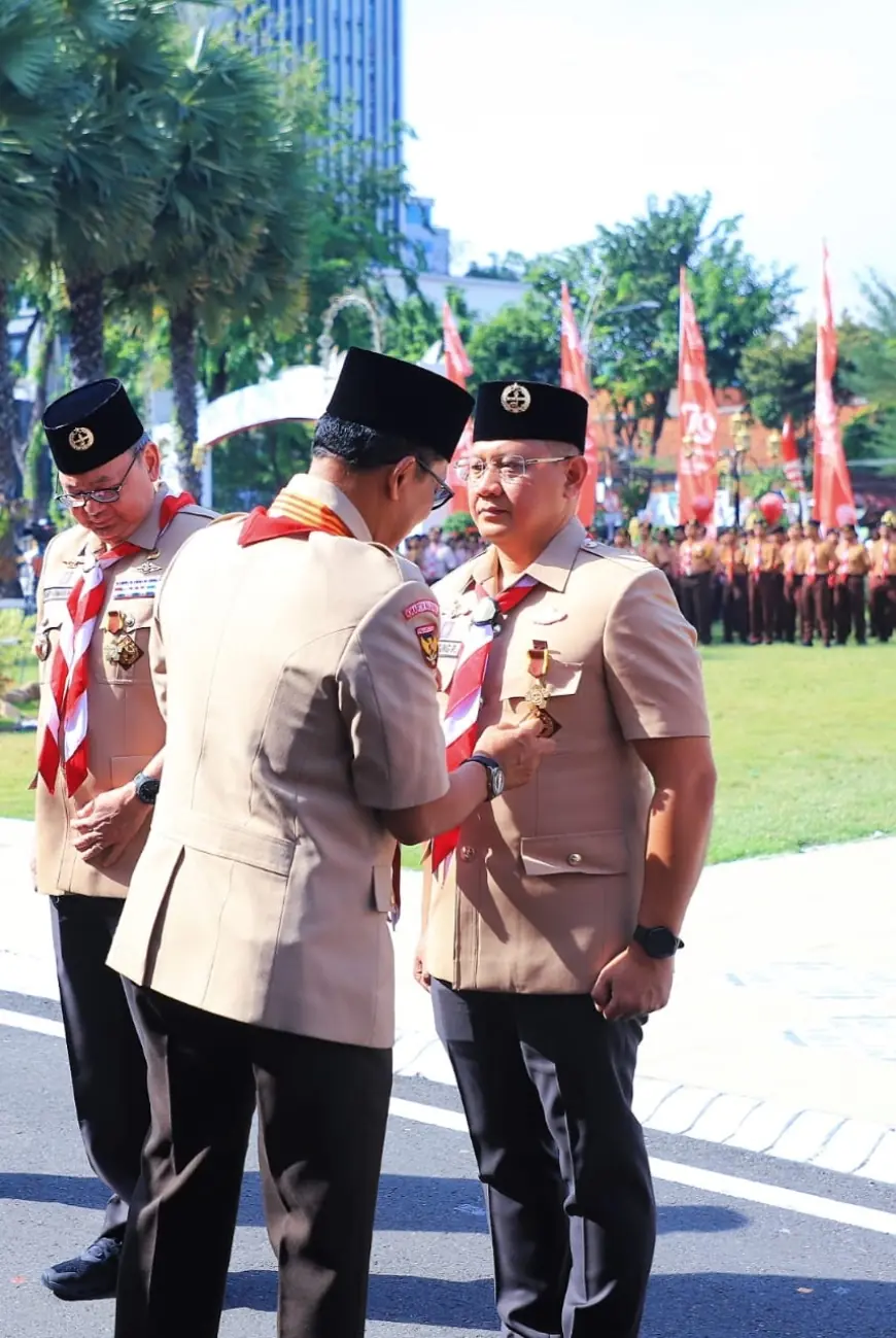 Jadi Panutan, Aries Agung Paewai Terima Penghargaan Lencana Darma Bakti dari Ka Kwarnas dan Pecahkan 3 Rekor MURI