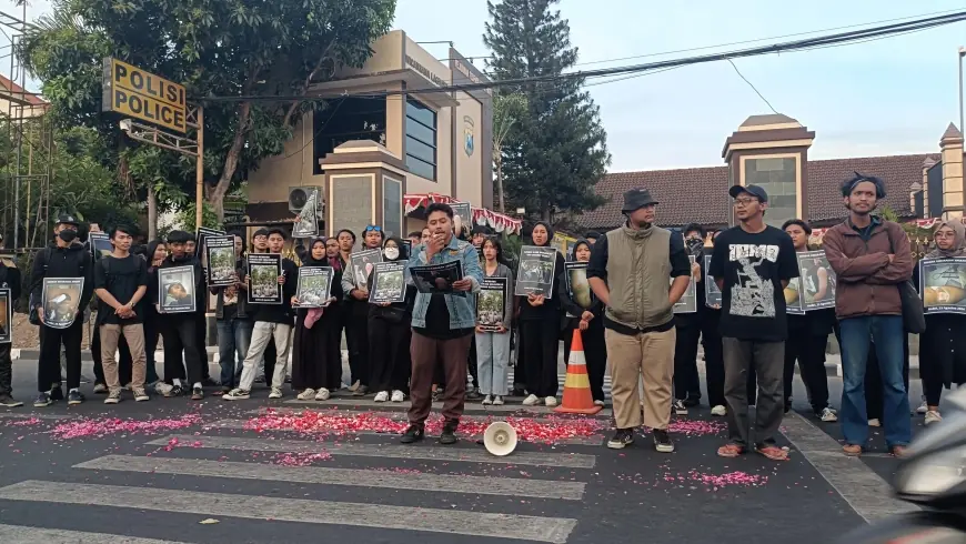 Buntut Tindak Kekerasan Polisi, Mahasiswa Demo Mapolres Kediri Kota