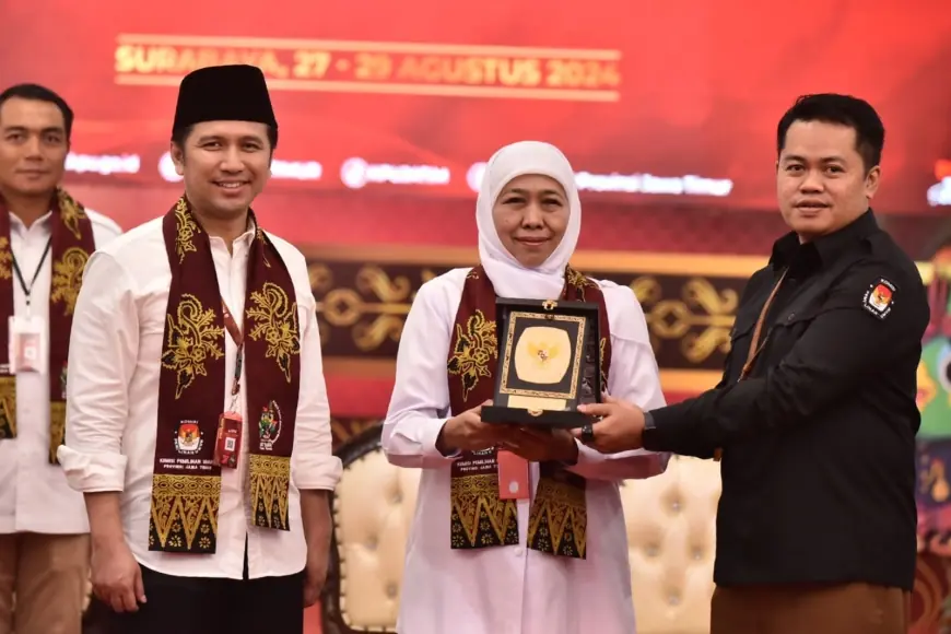 Petahana Khofifah-Emil Resmi Terdaftar KPU Jatim Pasangan Cagub Cawagub 2024-2029 di Kawal Kirab Budaya