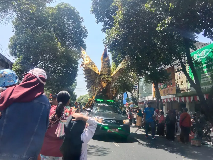 Akhir Pekan, Parade Mobil Hias Hibur Masyarakat Jombang