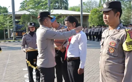Tiga Anggota Polri Berprestasi Terima Penghargaan Dinilai Sigap dan Cepat Ungkap Kasus