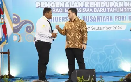 Interupsi Sambutan Bupati, Mahasiswa Ini Justru Dapat HP