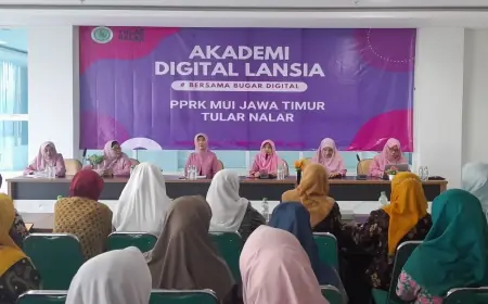 Lansia Jawa Timur Dapatkan Pembekalan Khusus untuk Tangkal Penipuan dan Hoaks Online