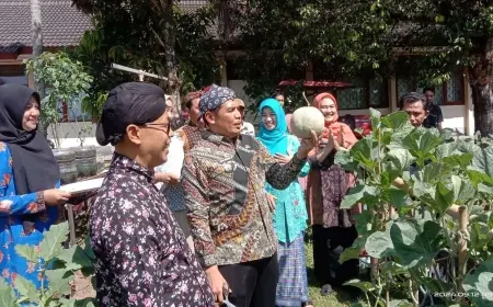 Kunjungi Pasar Tani dan Sapa PPL, Ini Rencana Pj Bupati Bondowoso untuk Sektor Pertanian