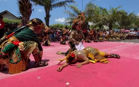 Angkat Cerita Rakyat Balada Dawuhan Boto, SMK PGRI 05 Kencong Memukau Ribuan Warga 