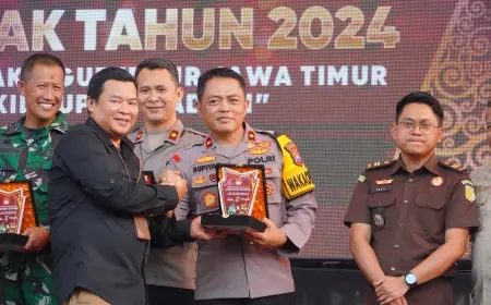 Wakapolres Hadiri Serah Terima Maskot Pilkada di Kabupaten Madiun.