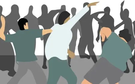 Puluhan Warga Panggungrejo Malang Unjuk Rasa  di RSUD Kanjuruhan