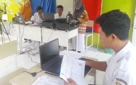 Dispendukcapil Bondowoso Jemput Bola Perekaman e-KTP Pemilih Pemula