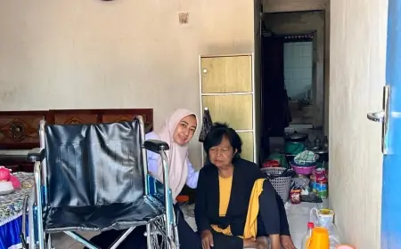 Peduli Masyarakat, Pj Wali Kota Batu Berikan Kursi Roda Warga Tlekung