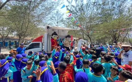 Kecamatan Puger Jadi Pilot Projek EKI, Boneka Sika dan Kapi Ajak Ratusan Anak Menabung