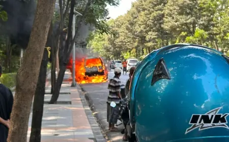 Kobaran Api Lahap Hanguskan Mobil Angkot, Diduga Percikan Api Tersulut Membran Tangki Bensin