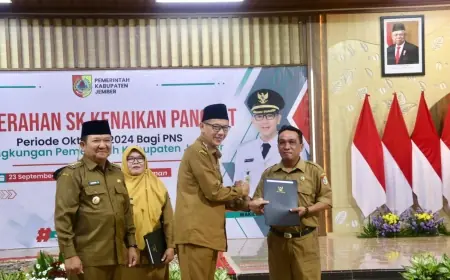 Bupati Jember Serahkan SK Kenaikan Pangkat Periode Oktober Tahun 2024 