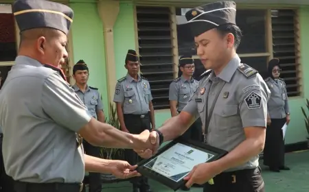 Berkinerja Baik, Tiga Pegawai Lapas Bojonegoro Diganjar Penghargaan