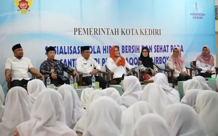 Pj Wali Kota Kediri Beri Arahan Pada Sosialisasi PHBS Pondok Pesantren