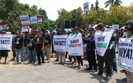 Buntut Gus Irsyad Batal Dilantik Jadi Anggota DPR RI, Ratusan Massa Luruk Kantor KPU Kabupaten Pasuruan