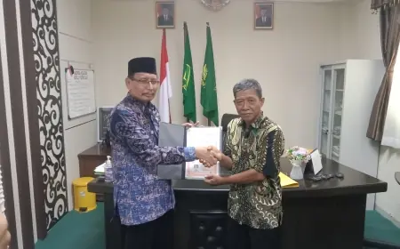 Orang Tua Siswa Terima Ijazah, Kepsek MAN 4 Jombang Pastikan Tidak Ada Penahanan