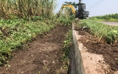Masuk Musim Hujan, Pengusaha di Jombang Pakai Anggaran Pribadi Normalisasi Sungai
