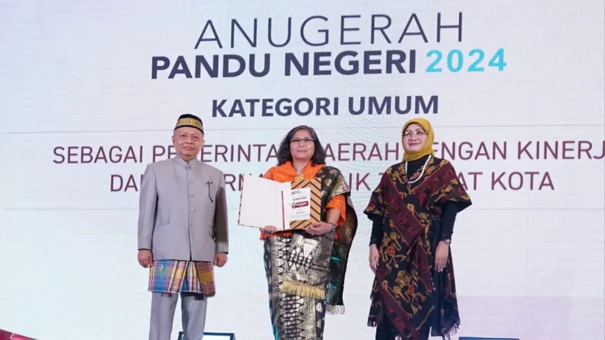 Pj Wali Kota Kediri Terima Penghargaan Anugerah Pandu Negeri 2024