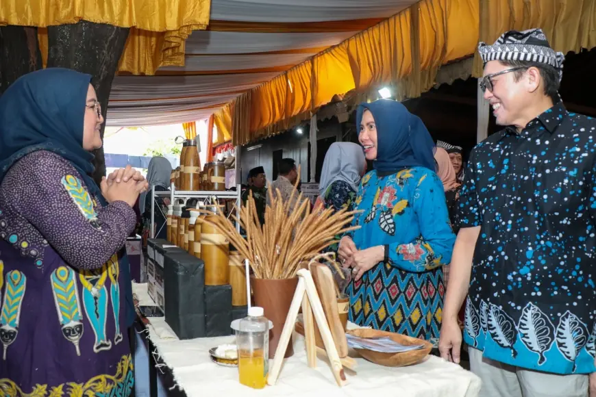 Pj. Bupati Bojonegoro Hadiri Pagelaran Seni, Harapkan Dapat Mendongkrak Pasar UMKM Bojonegoro