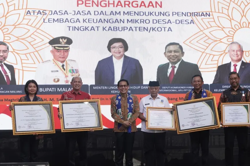 Menteri PDTT RI Abdul Halim Iskandar Beri Penghargaan Kepada Bupati Malang