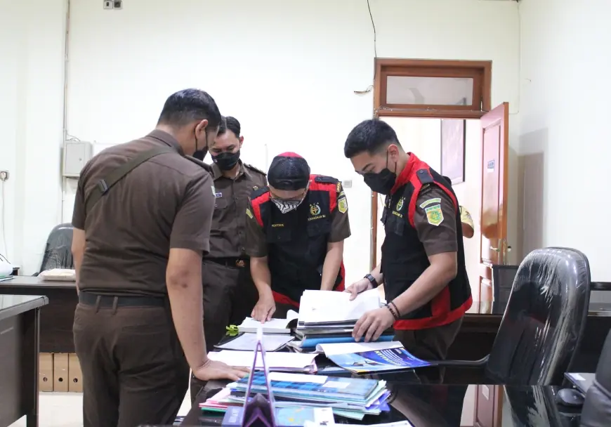 Tim Penyidik Kejari Jombang Geledah Dua Lokasi, Dalami Dugaan Korupsi Di Perusahaan Plat Merah