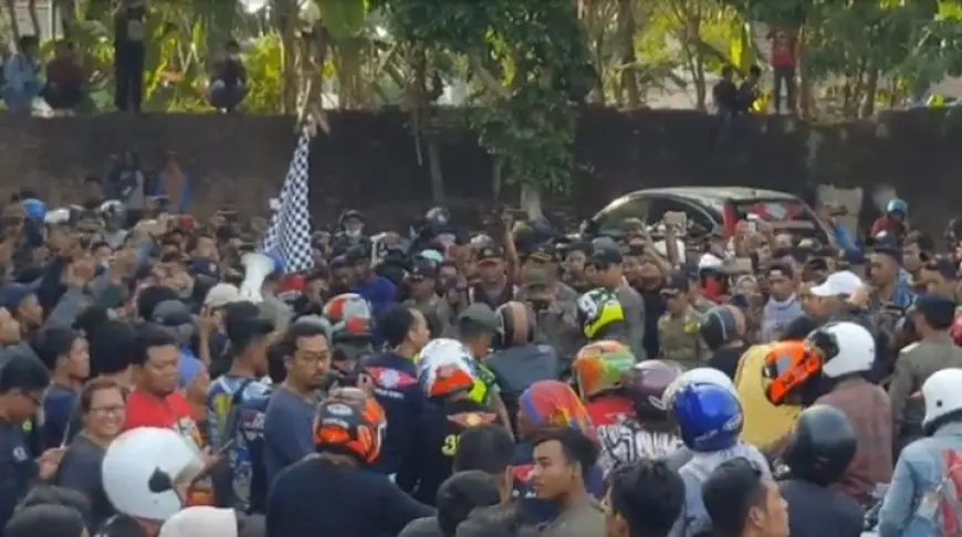 Komunitas CB se-Indonesia Kopdar Akbar di Stadion Warujayeng