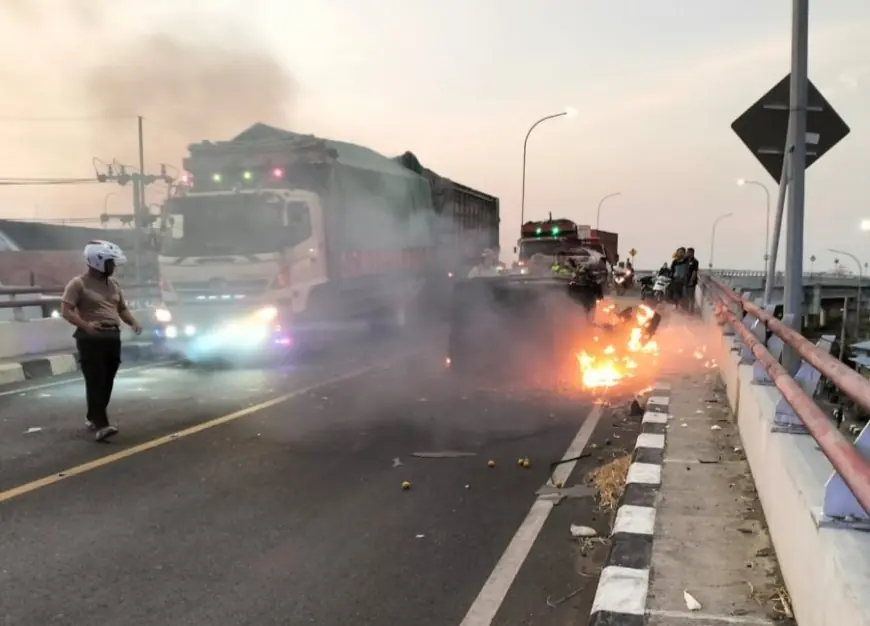 Kecelakaan Lalu Lintas di Jombang, Kendaraan Terbakar dan Satu Orang Tewas