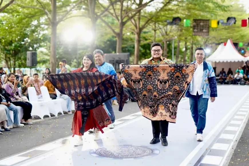 Redesain Motif Panji, Mas Dhito Gelar Kediri Fashion Batik Festival