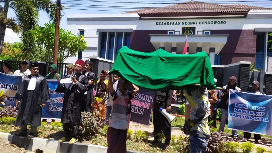 Korban Kredit Fiktif Demo Kejari Bondowoso