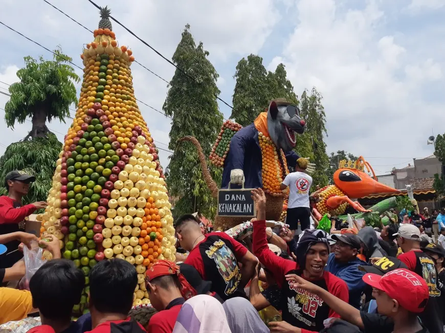 Ancak Jumbo Warnai Semarak Sedekah Bumi RW 04 Sambikerep