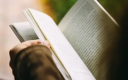 Empat Buku Santai yang Wajib Dibaca untuk Mengisi Waktu Luang Anda!