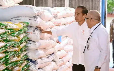 Presiden Jokowi Tinjau Penyaluran Program Bantuan Beras dan Pastikan Stok Pangan Terkendali