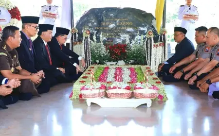 Makam Bung Karno Diziarahi oleh Pj Gubernur Jatim