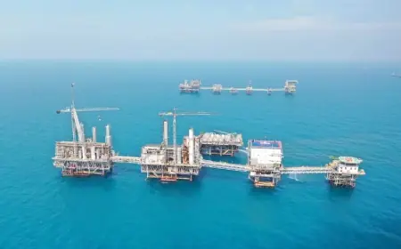 Harga Minyak Dunia Meroket Imbas Perang Timur Tengah