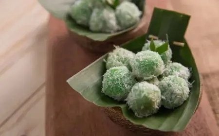 Klepon, dari Sejarah dan Keberagaman Kudapan Tradisional Ikonik Indonesia