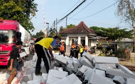 Begini Kronologi Kereta Api Gasak Truk di Bojonegoro