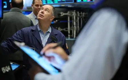 Wall Street Anjlok akibat Lonjakan Harga Minyak dan Imbal Hasil Obligasi