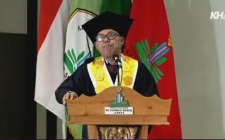 UIN KHAS Jember Gelar Wisuda, Prof. Hepni: Jaga Nama Baik Almamater