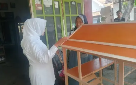 Janji Mundjidah di Hadapan Perajin Kandang Ayam di Jombang