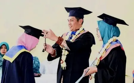 Wisuda Orang Tua Hebat di Bondowoso untuk Indonesia Emas 2045