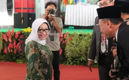 Hadiri Wisuda Unwaha Jombang, Cabup Mundjidah Wahab : Semoga Ilmunya Berkah!
