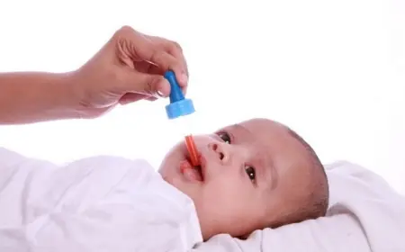 Pentingnya Hati-Hati saat Memberikan Obat untuk Bayi