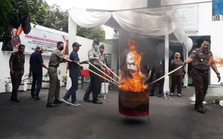 Kejari Bondowoso Kembali Musnahkan Barang Bukti 40 Kasus Pidana Umum