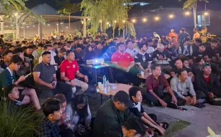 Pahami Selera Warga, Wahyu Hidayat Nobar Bareng Ratusan Anak Muda
