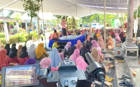 Pedagang Pasar Kencong Kibarkan Kain Kafan, Gus Fawait: Tunggu Akan Saya Tuntaskan