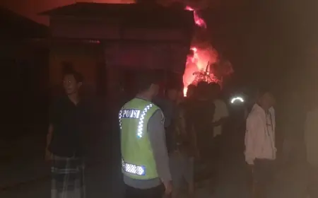Pabrik Helm di Jombang Hangus Terbakar, Kerugian Ditaksir Mencapai Rp1 Miliar
