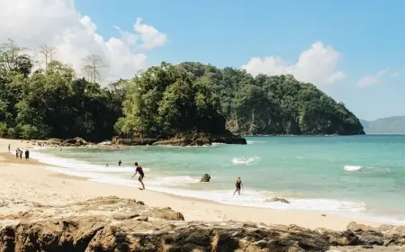 Pantai Teluk Hijau, Surga Tersembunyi di Banyuwangi
